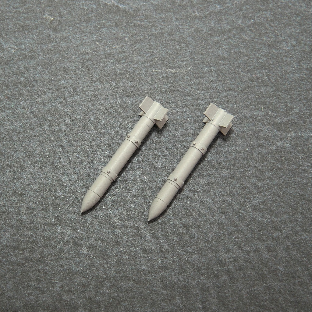 【在庫品】1/72スケール S-24 ロケット 2本（プラスチックモデル用品）
