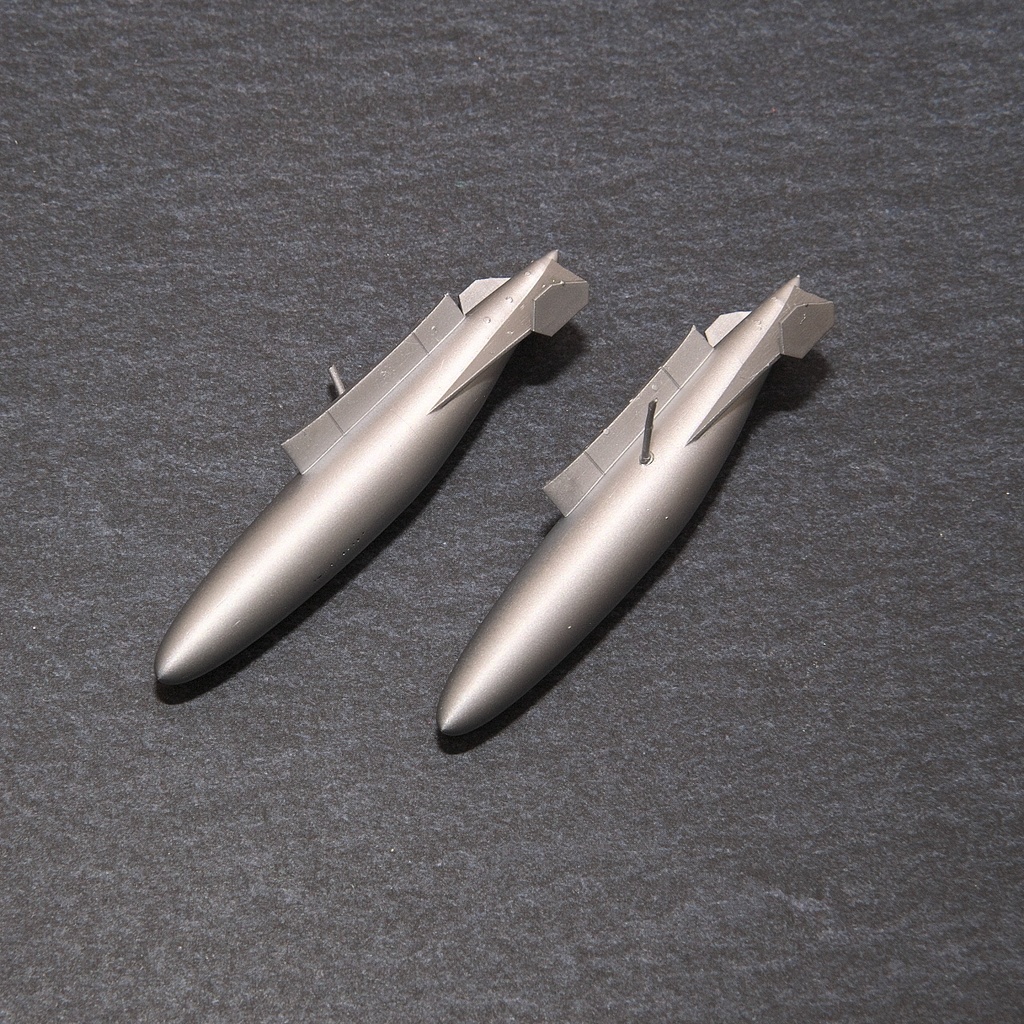 【在庫品】1/72スケール F-86F アウトボード用200gal増槽 非強制射出式 左右セット（プラスチックモデル用品）