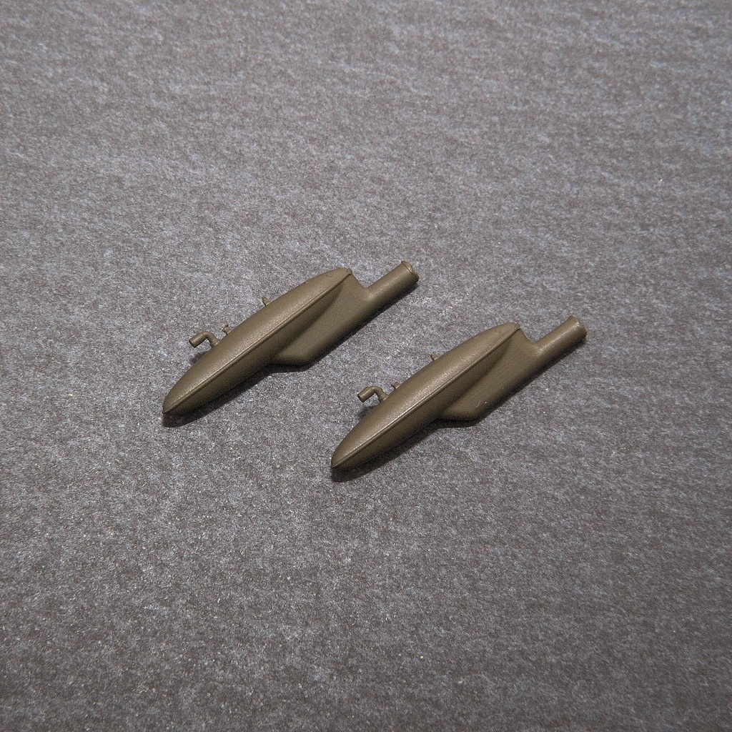 【在庫品】1/72スケール M10 スプレータンク 2本（プラスチックモデル用品）