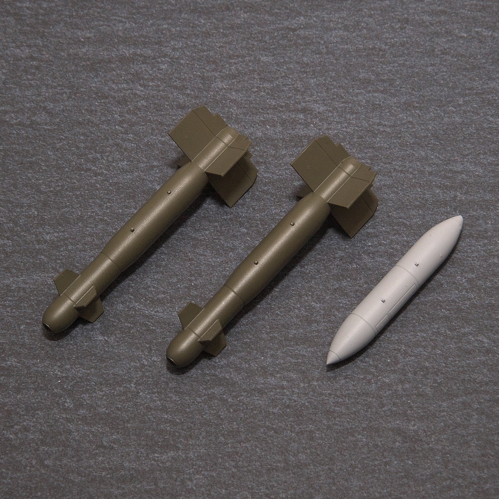 【在庫品】1/72スケール GBU-15(V)21/B 2本 + AN/AXQ-14データリンクポッド(プラスチックモデル用品)