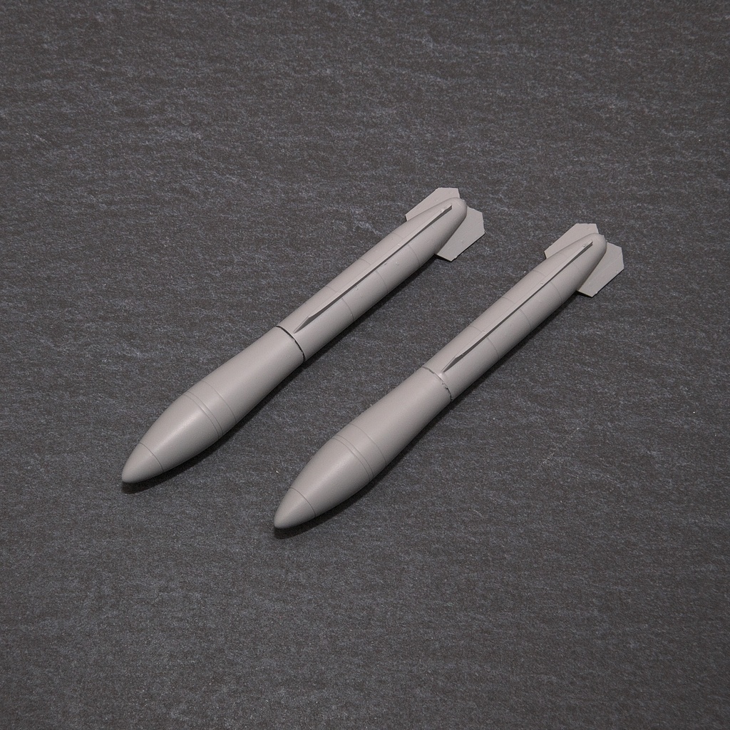 RPL541/542 Mirage2000用2000L増槽 2本（1/72スケール プラスチックモデル用品）