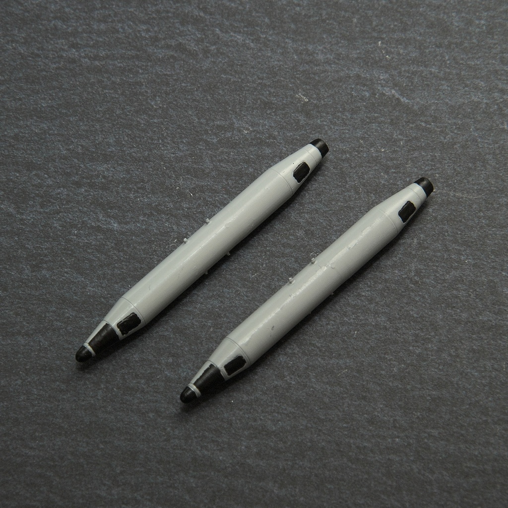 J/ALQ-6 ECMポッド 2本（1/72スケール プラスチックモデル用品）