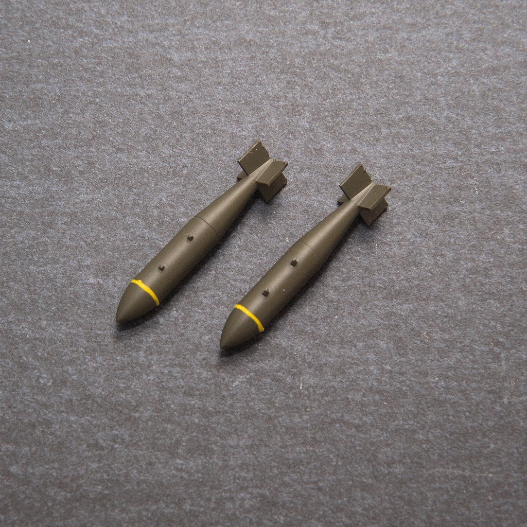 イギリス 540lb 爆弾 2本（1/72スケール プラスチックモデル用品）