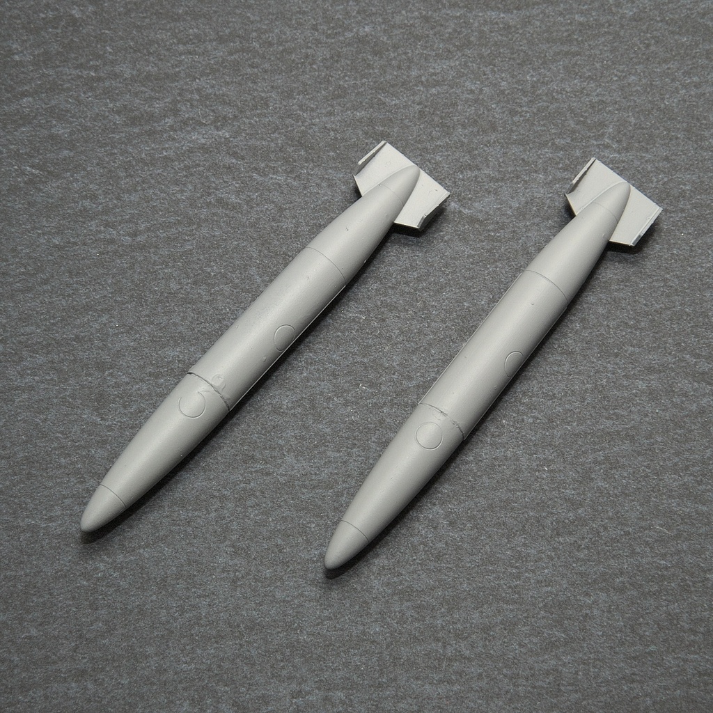 RP62 MirageIII用1300L増槽 2本（1/72スケール プラスチックモデル用品）