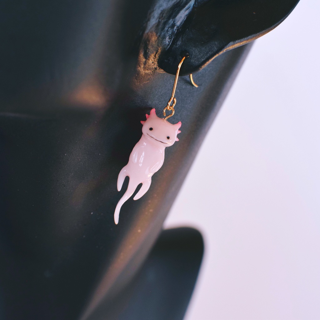 ウーパールーパーのピアス