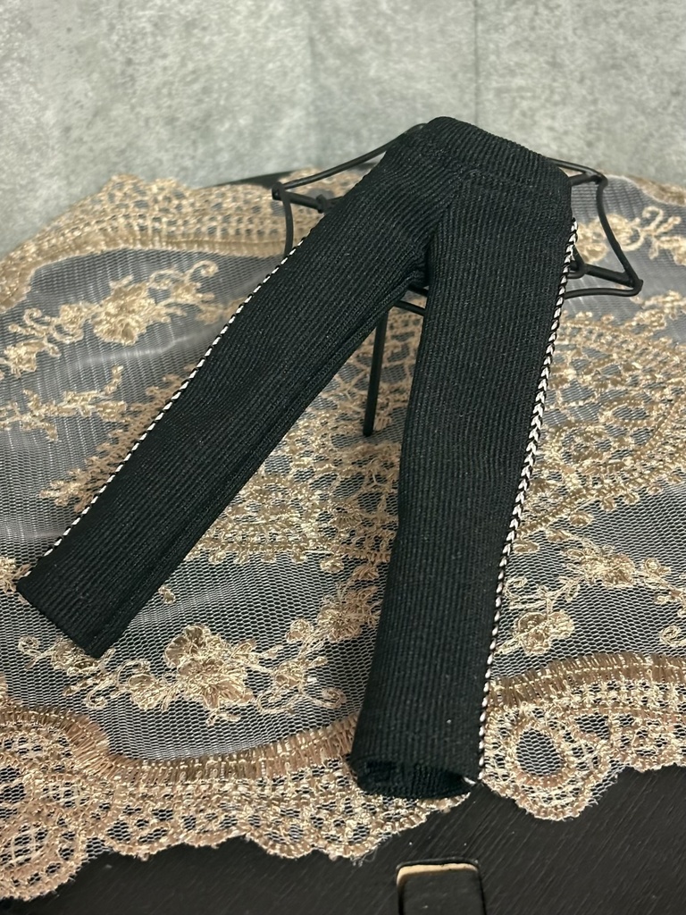 ラインリブパンツ