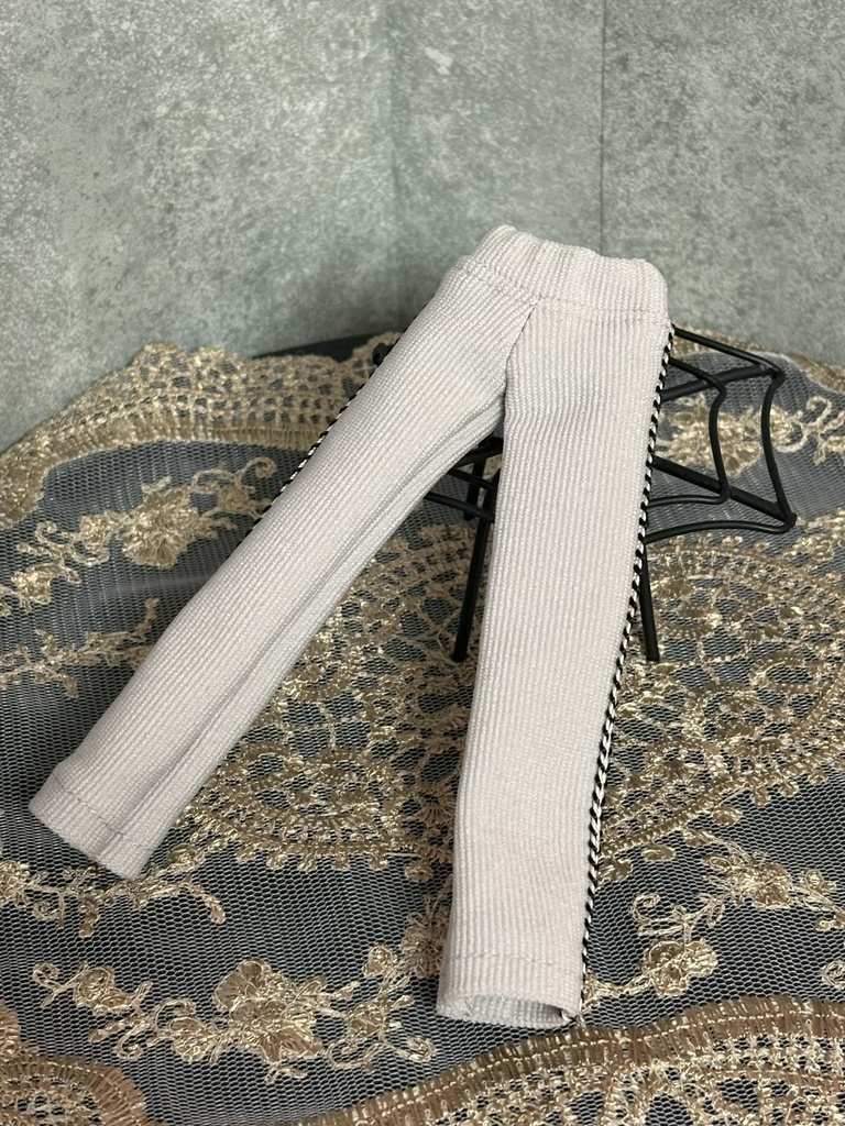 ラインリブパンツ