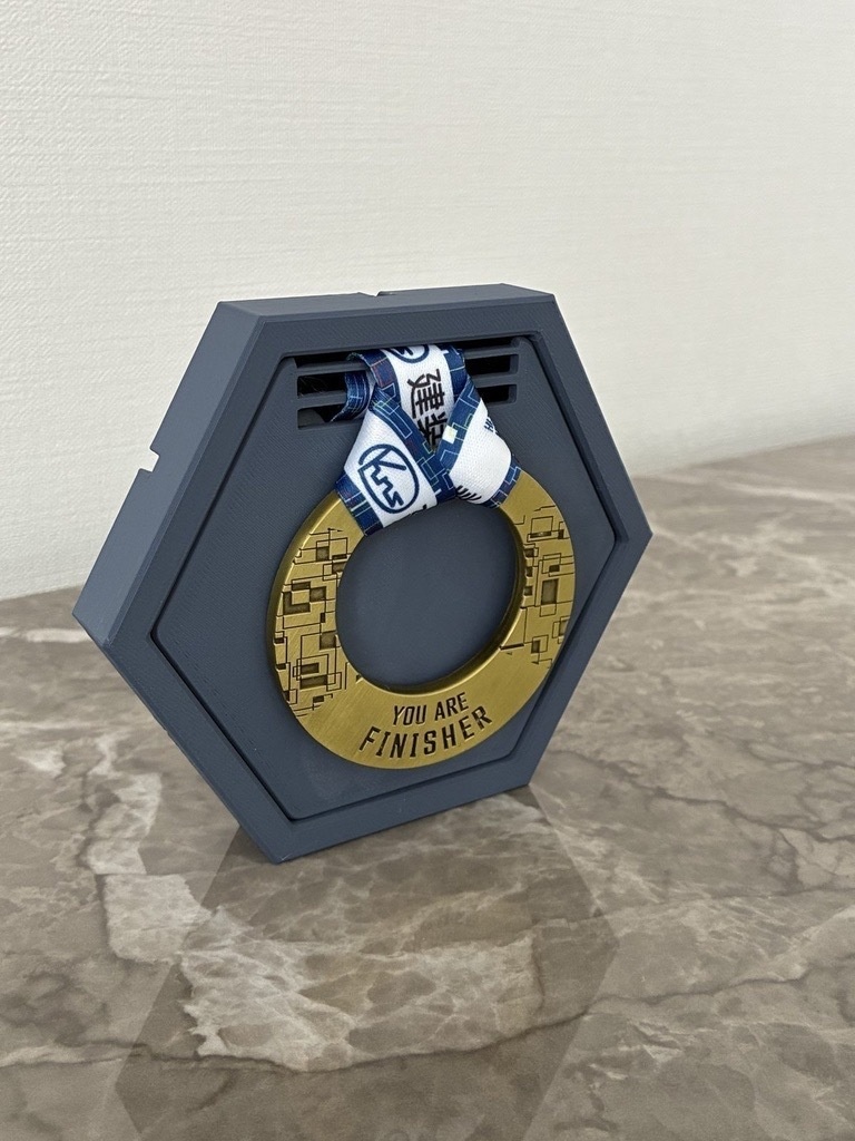 【グレー】完走メダル用 壁掛けディスプレイ【HEXホルダー】