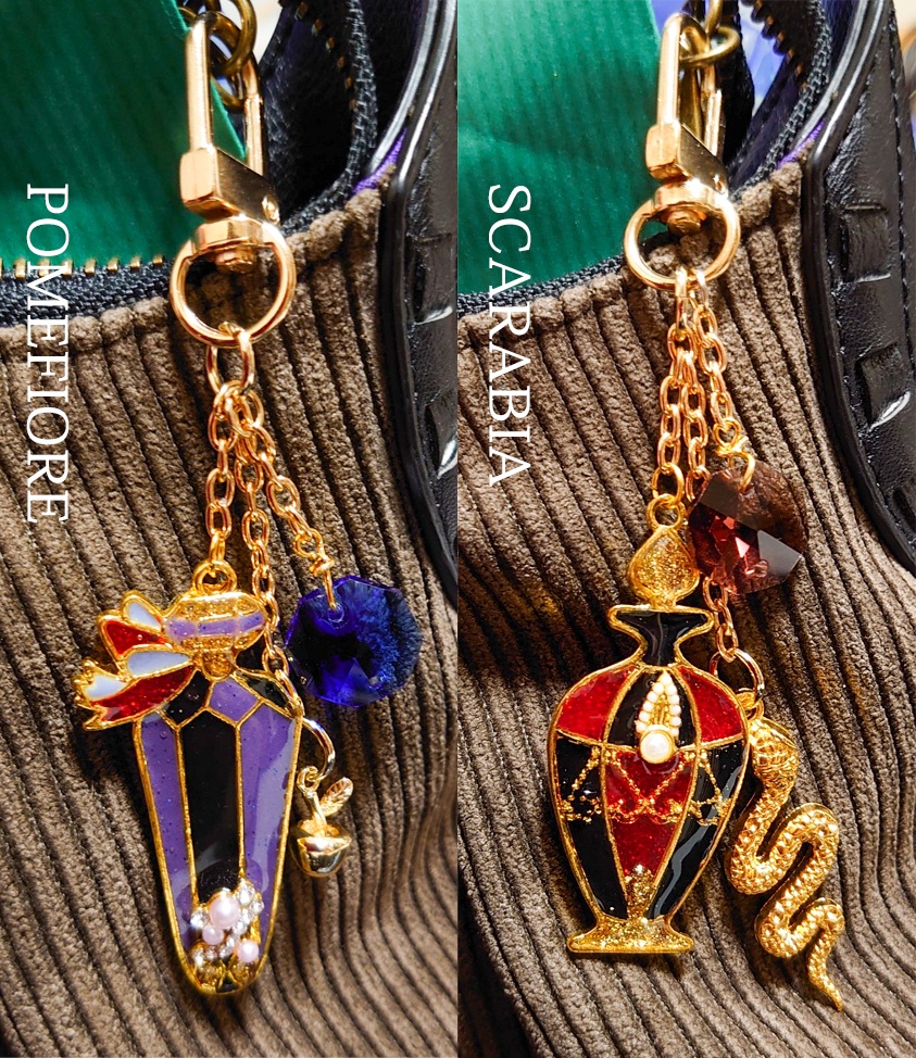 【ツイステッドワンダーランド】寮イメージ香水瓶バッグチャーム【ハーツ・オクタ・スカラビア・ディアソムニア】