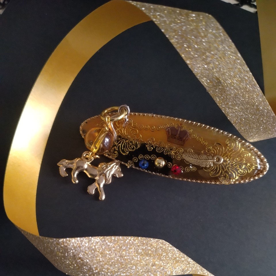 サバナクロー寮イメージイニシャルバレッタ【ツイステッドワンダーランド】