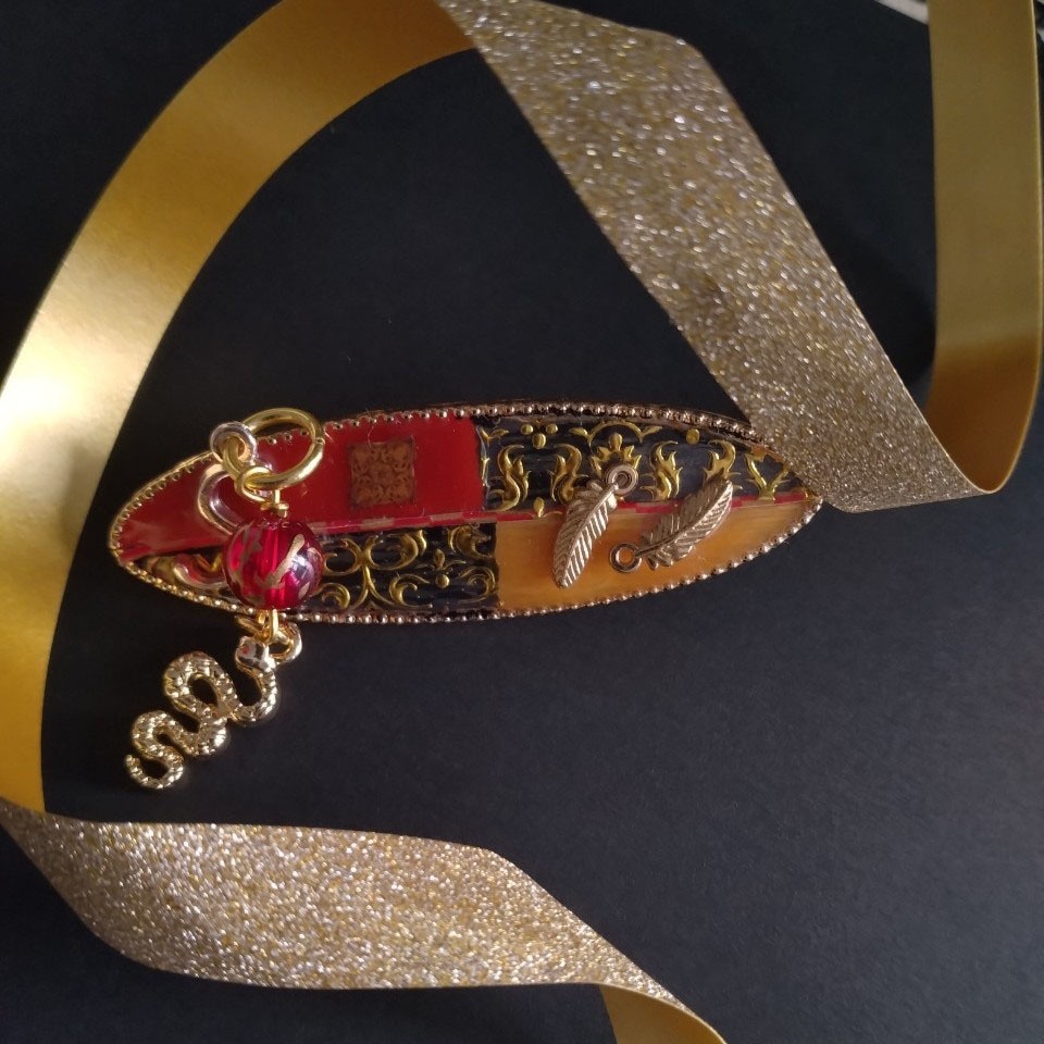 スカラビア寮イメージイニシャルバレッタ【ツイステッドワンダーランド】