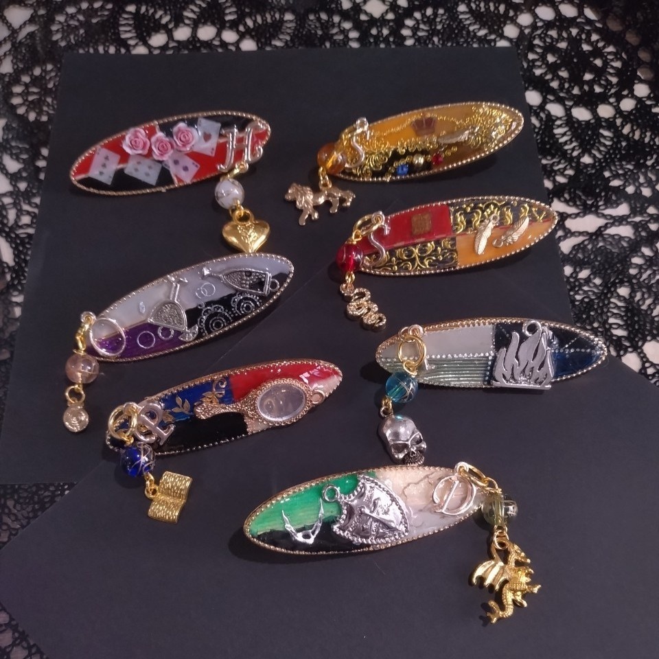 ディアソムニア寮イメージイニシャルバレッタ【ツイステッドワンダーランド】