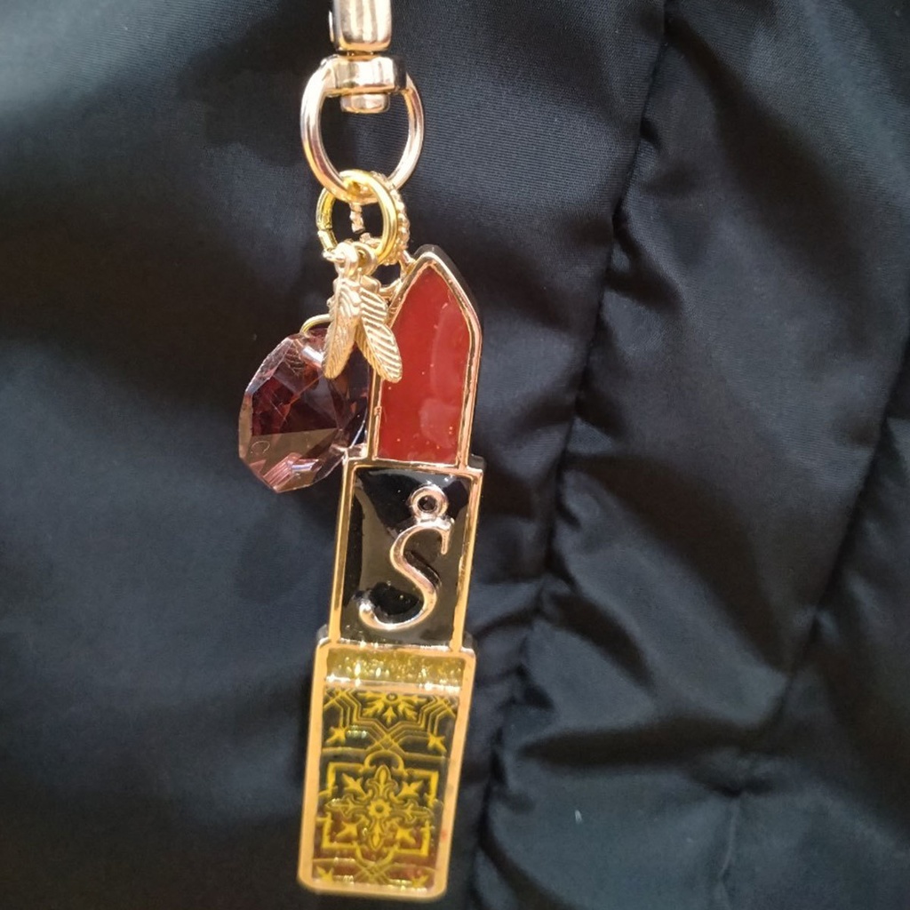 【ツイステッドワンダーランド】寮イメージリップキーホルダー