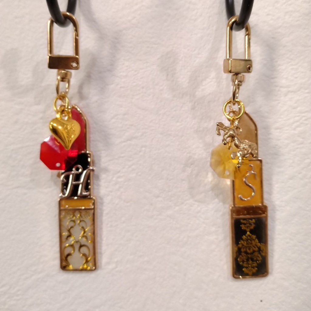 【ツイステッドワンダーランド】寮イメージリップキーホルダー