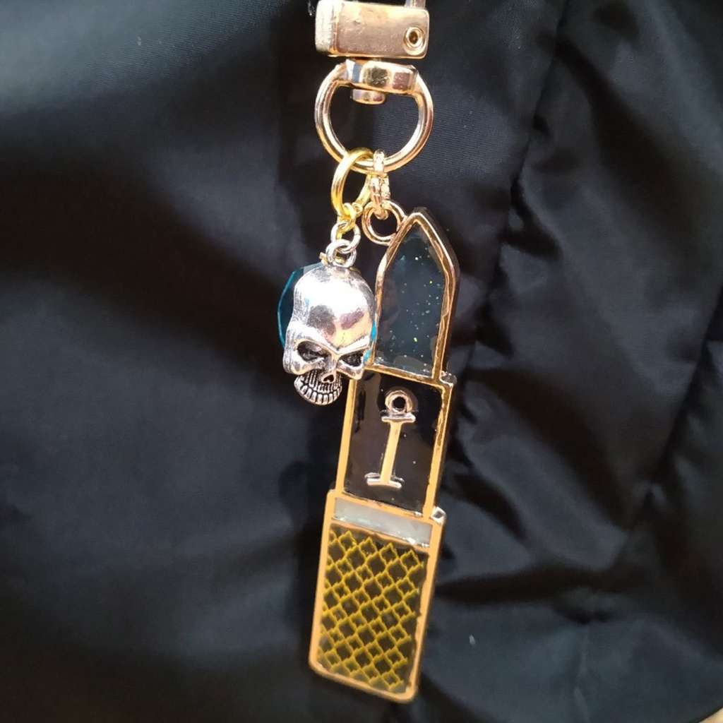 【ツイステッドワンダーランド】寮イメージリップキーホルダー