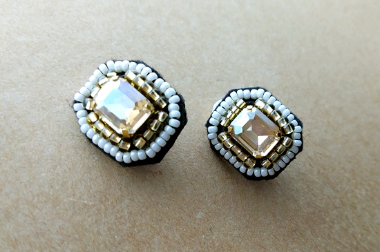 スクエアビジューのビーズ刺繍イヤリング(トパーズ)