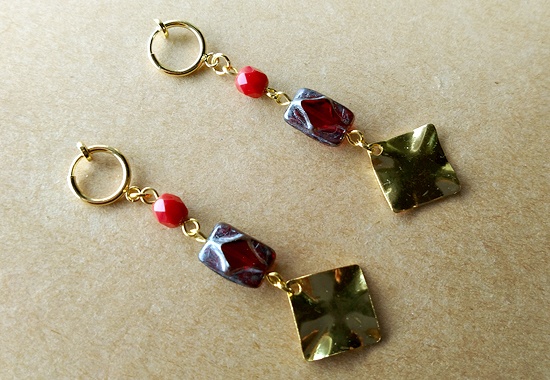 ダイヤカットチェコビーズのイヤリング