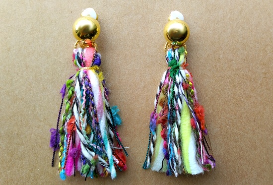カラフルタッセルのイヤリング