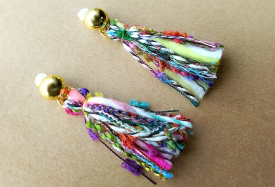 カラフルタッセルのイヤリング