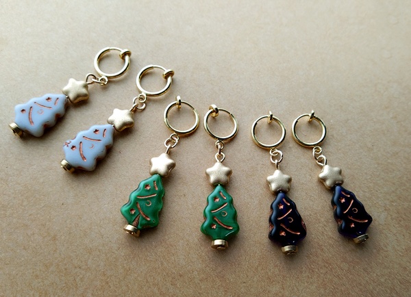 小さなツリーのイヤリング（バリエーション有）