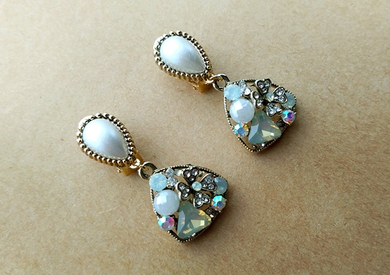 きらきらビジューのイヤリング(B)