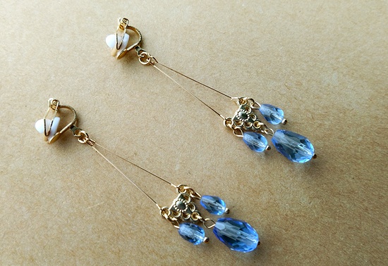 小さなシャンデリアのイヤリング(blue)