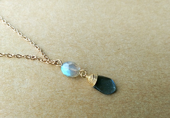 ラブラドライトの雫ネックレス