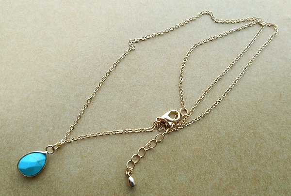 枠留めハウライトターコイズのネックレス