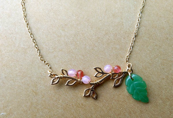 花枝のネックレス(蕾)