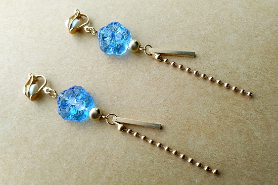 玻璃牡丹のイヤリング(青)