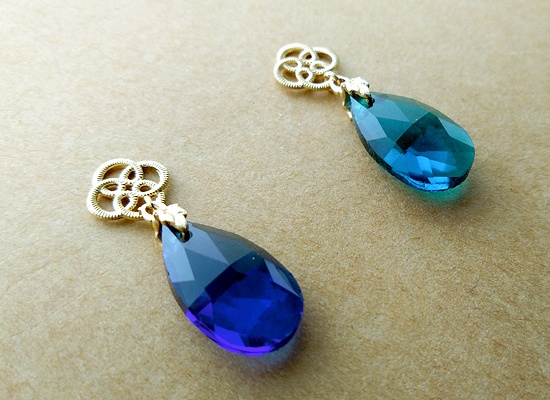 青い玻璃の雫チャーム(ネックレス・ストラップ)