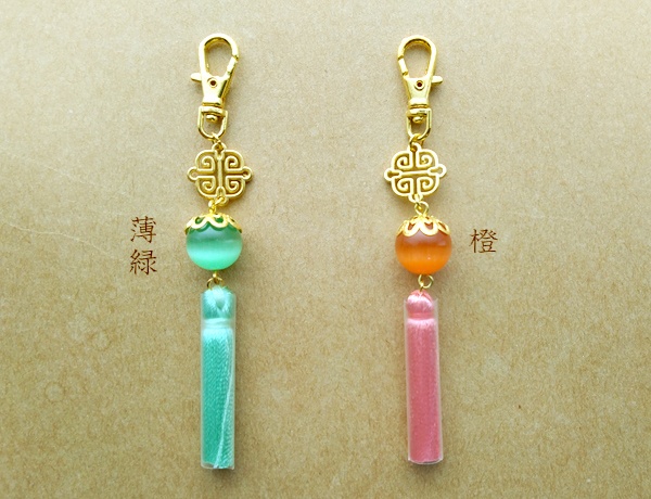 猫目石の玉飾り(ナスカンチャーム)