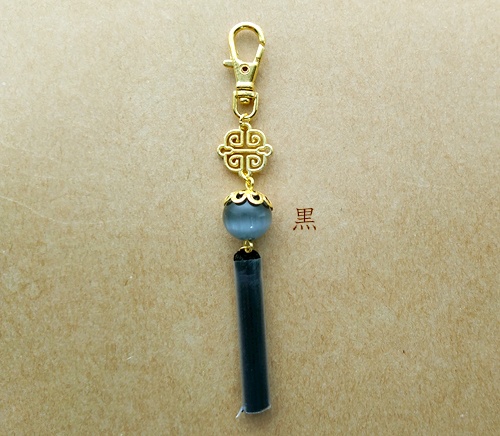 猫目石の玉飾り(ナスカンチャーム)