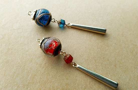 蜻蛉玉のランタンチャーム(片耳イヤリング・ナスカンチャーム)