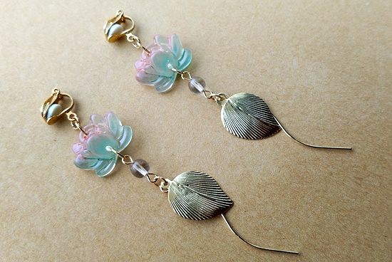 玻璃睡蓮のイヤリング(水桃)