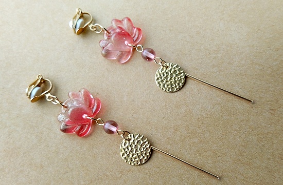 玻璃睡蓮のイヤリング(赤)