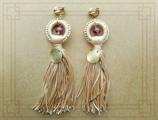 【十二国記概念アクセサリー】輪結びタッセルのイヤリング（十二国記概念特別ver／景麒）