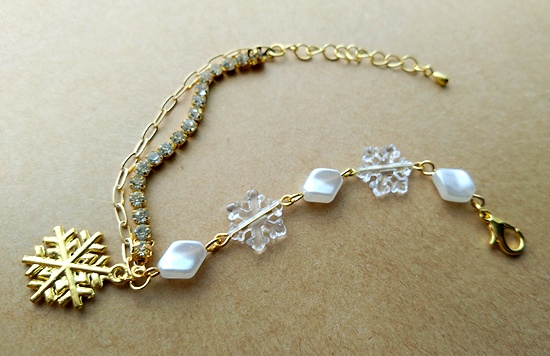連なる結晶とラインストーンのブレスレット