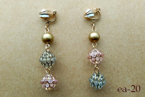 バラエティオーナメントのイヤリング(バリエーション有)