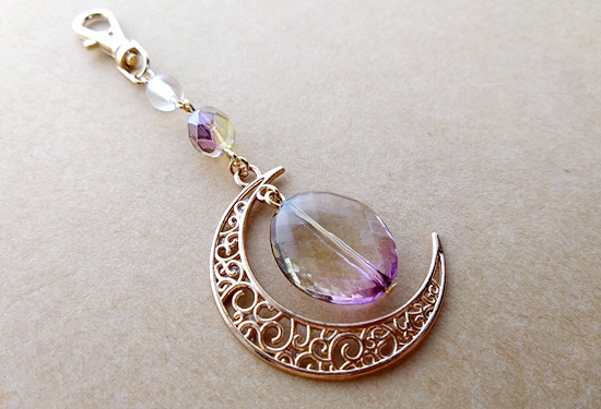 三日月とグラデ結晶のナスカンチャーム(バリエーション有)