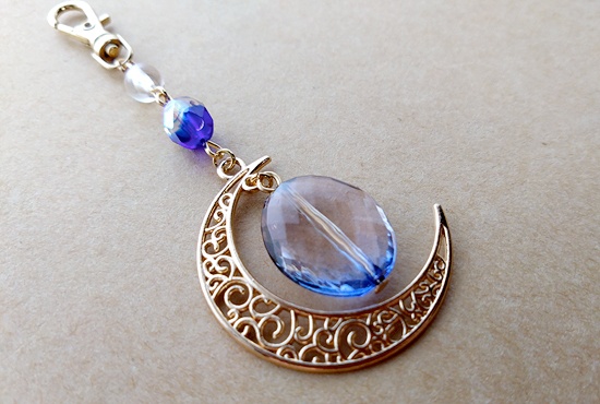 三日月とグラデ結晶のナスカンチャーム(バリエーション有)