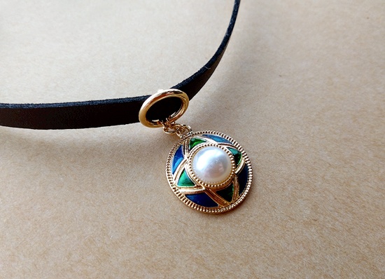 魔法のパールモチーフチョーカー