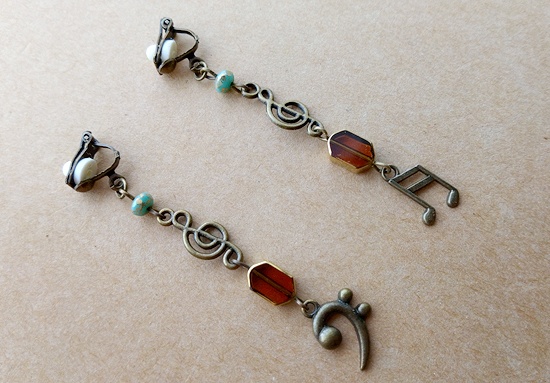 踊る音符のイヤリング