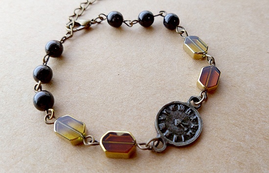 時計モチーフのブレスレット