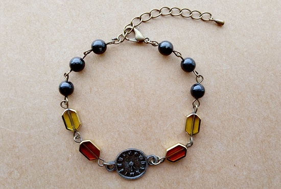 時計モチーフのブレスレット