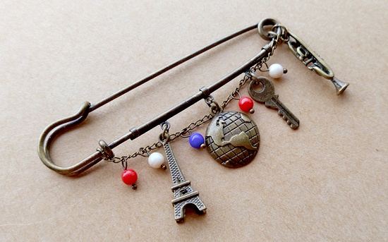 カブトピンブローチ(ワールドマップ)