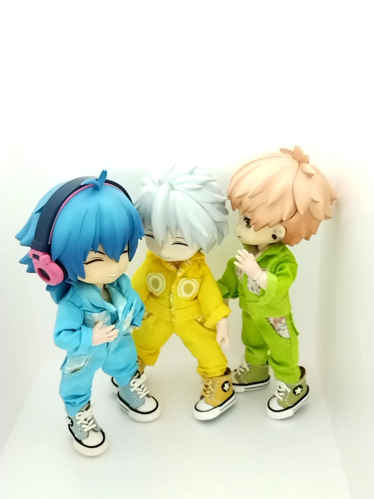 胸ポケットがちょっと大きいカラフルつなぎ