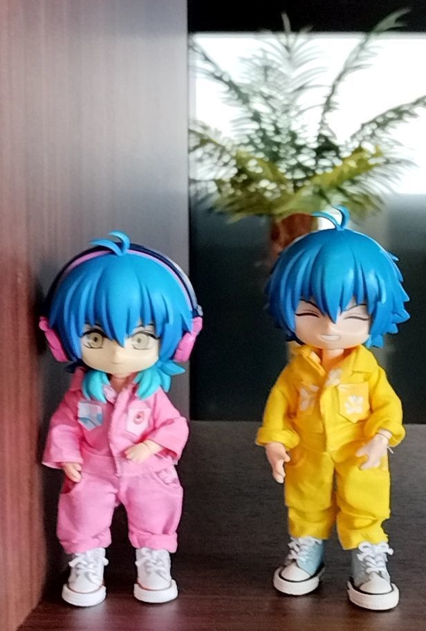 胸ポケットがちょっと大きいカラフルつなぎ