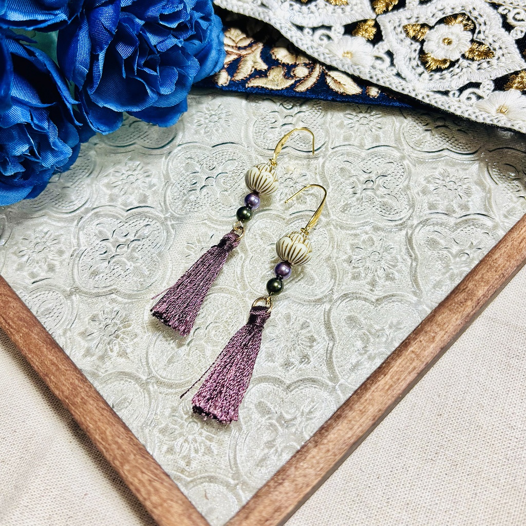 壬猫概念アクセサリー『象牙色の蓮』