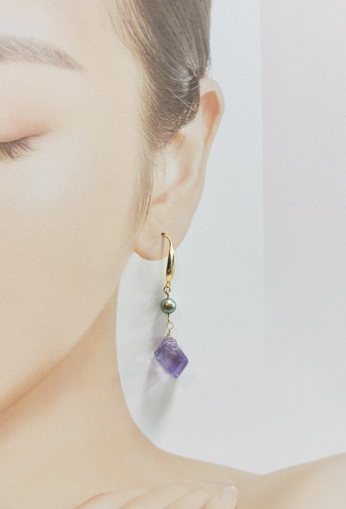 壬猫概念アクセサリー『紫水晶と緑の雫(金)』